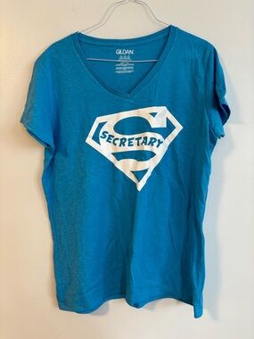 Gildan Secretary Day Superhero Superman Sign Blue White Vneck T-Shirt Size Large